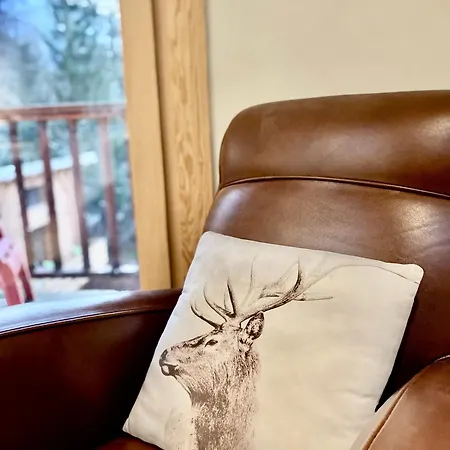 Penthouse Apartment, 3 Bedroom With Private Balcony *