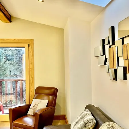 Penthouse Apartment, 3 Bedroom With Private Balcony Apartment *