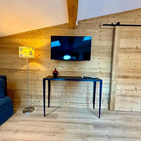 Apartament Penthouse Apartment, 3 Bedroom With Private Balcony *